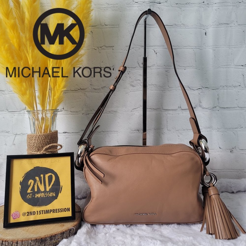 MICHAEL KORS Grand Daria Tan Leather Shoulder Bag Purse